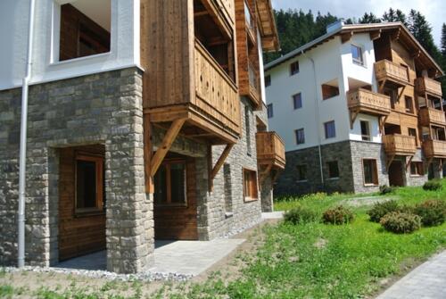 Alpine Lodge Lenzerheide Privà mit Kunststein von Geopietra über Art Stones
